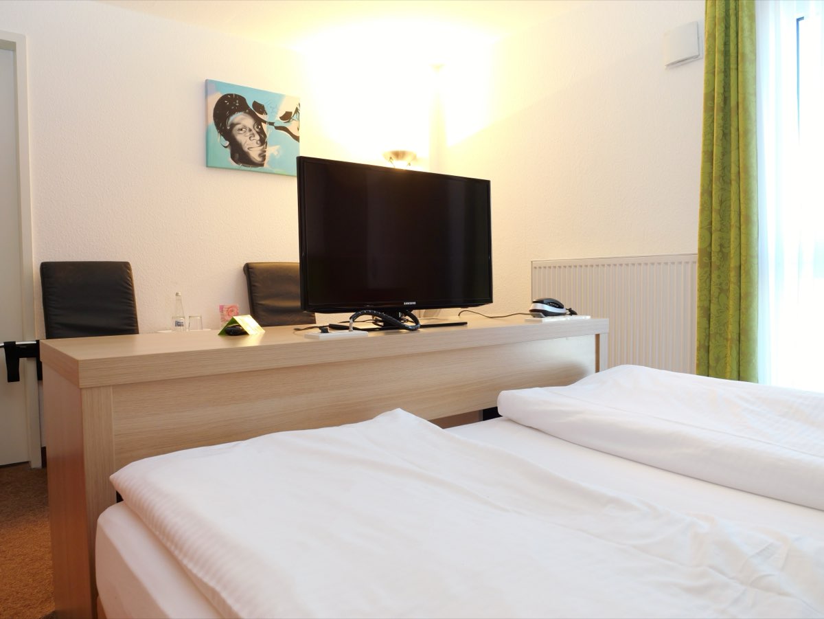Doppelzimmer TV AVIVA