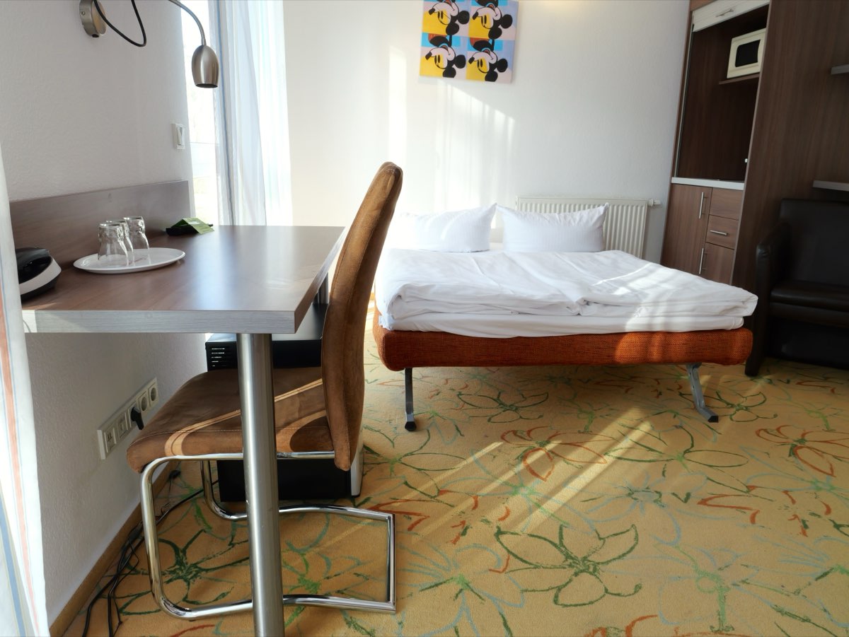 Familienzimmer Schreibtisch AVIVA